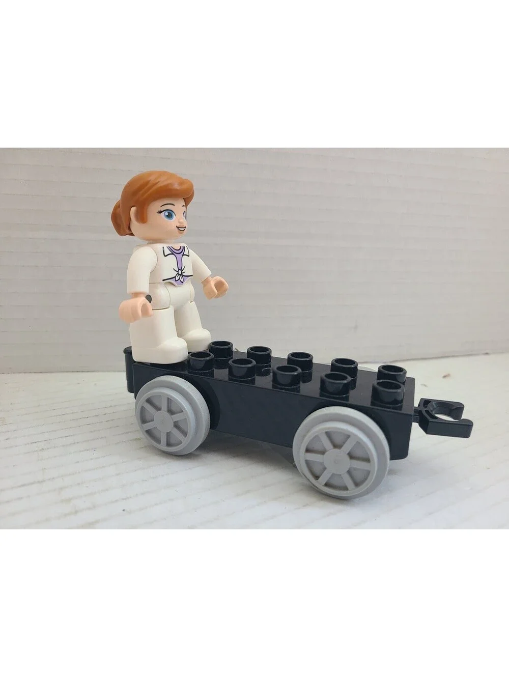 Lego Duplo Claire Dearing Jurassic World Dinosaur Nursery Miniature